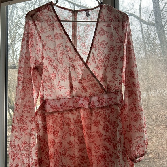 Pink and white floral ruffle hem romper - Picture 4 of 4